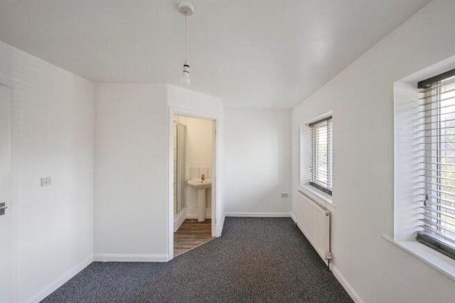 4 bed Town House for sale Image 12