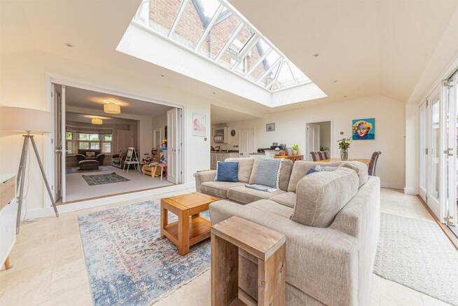 117 Weydon Hill Road (20).jpg