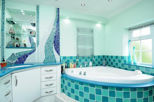 En-Suite Bathroom
