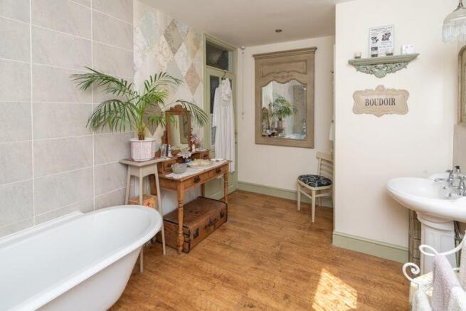 1ST FLOOR BATHROOM