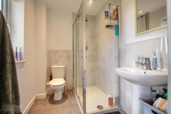 4 bed Detached for sale Image 8
