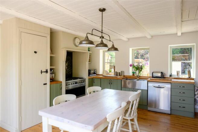 4 bed Bungalow for sale Image 7