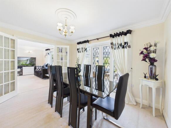 5 bed Detached for sale Image 5