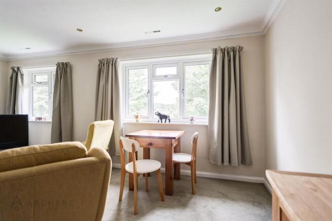 2 bed Flat for sale Image 5