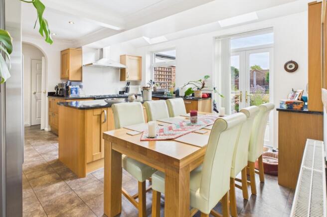 CAM02519G0-PR0326-STILL017