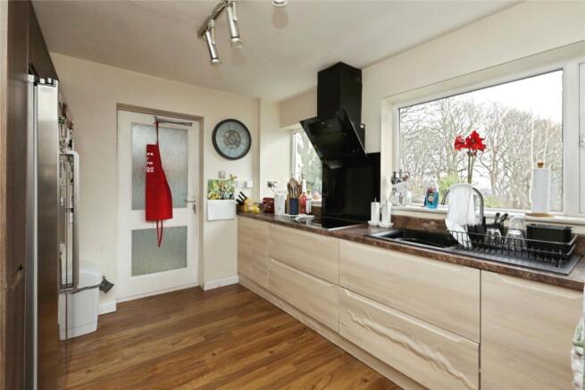 4 bed Detached for sale Image 10