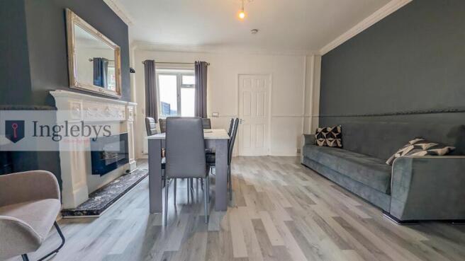 2 bed House to rent Image 5