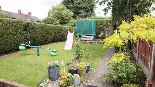 ENCLOSED REAR GARDEN