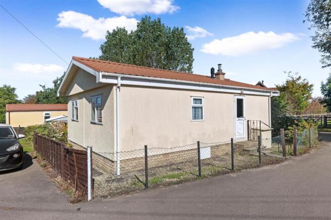 2-bed caravan on Longcast Park, Hunt Hall Lane, Welford On Avon, Stratford-Upon-Avon, £125,000