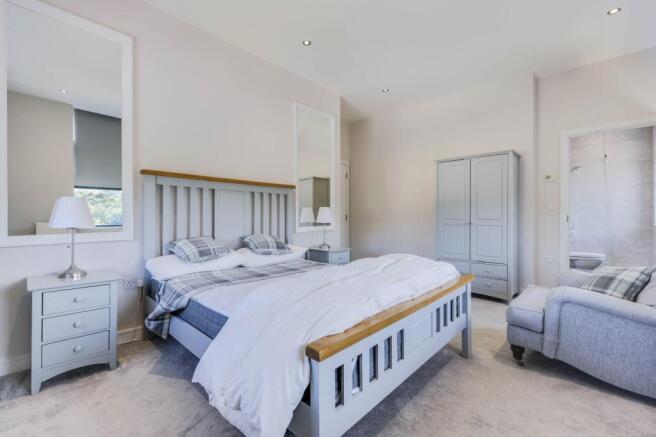 3 bed Flat for sale Image 9
