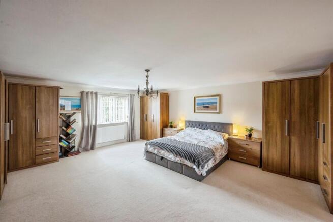 6 bed Detached for sale Image 10