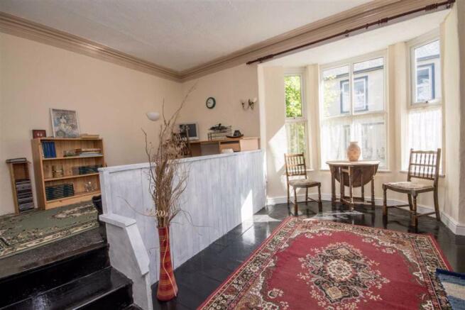 BEDROOM OR STUDY