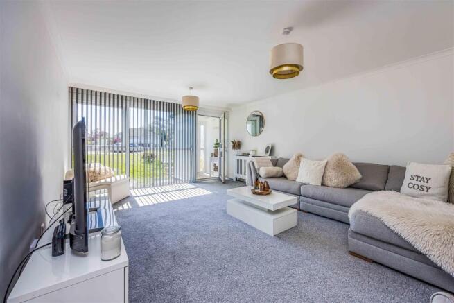 65 Wendover Road, Bedhampton-Small-PorticoMarketin