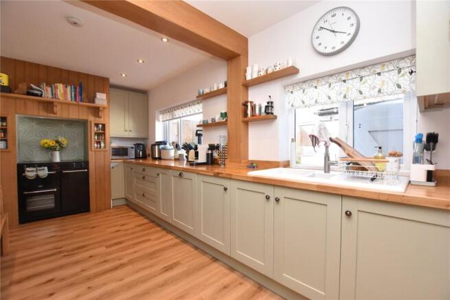 3 bed Semi-Detached for sale Image 8