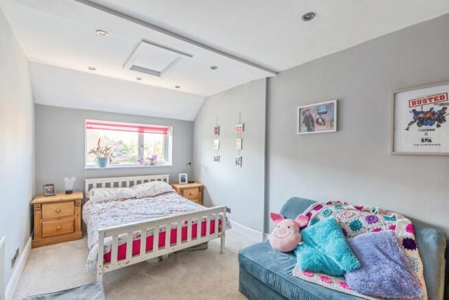 3 bed Semi-Detached for sale Image 10