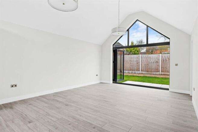49a Station Road - dining area.jpg