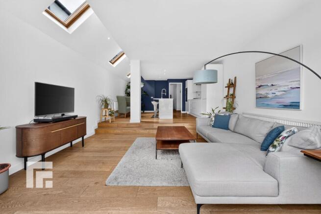 LOUNGE/KITCHEN