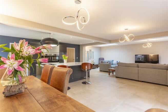Open Plan Living/Dining Kitchen