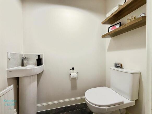 3 bed Semi-Detached for sale Image 12