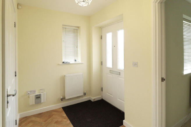 Montague Side, Basildon, Essex, SS14 photo 2