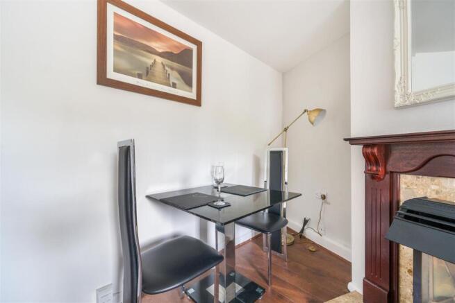 LOUNGE/DINING ROOM