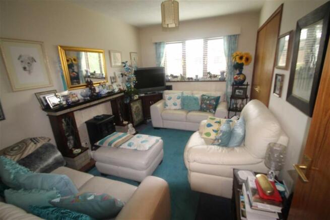 SITTING ROOM / BEDRO