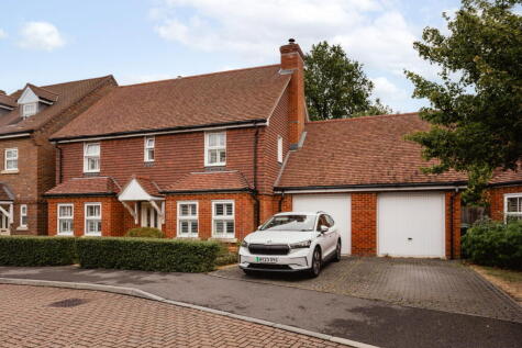 Thomas Waters Way, Horley, RH6