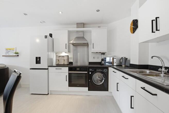 2 bed Apartment for sale Image 4