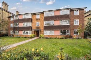 5, 13 Castleton Court, Surbiton Hill Park, Surbiton KT5 8EG