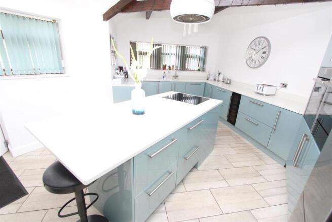3 bed Semi-Detached for sale Image 12