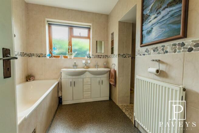 CLOAKROOM/BATHROOM