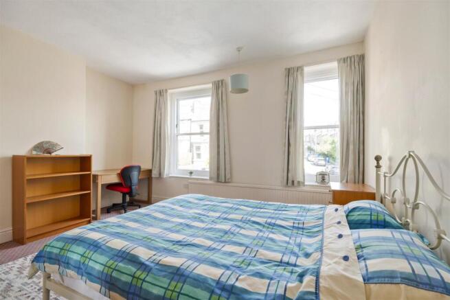 3 bed Terraced for sale Image 8