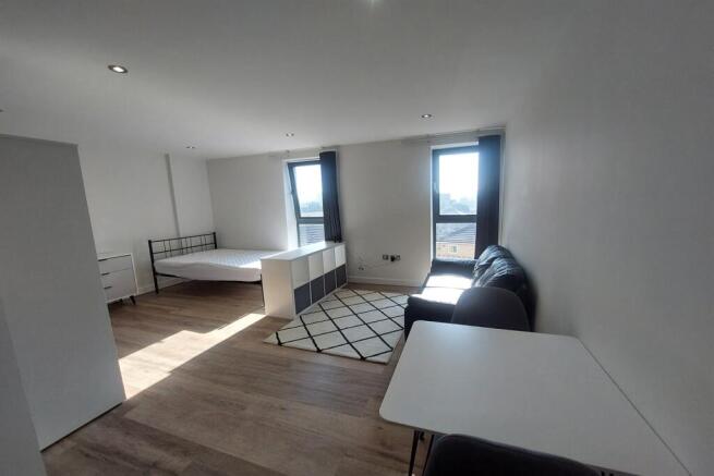 Studio to rent Image 5