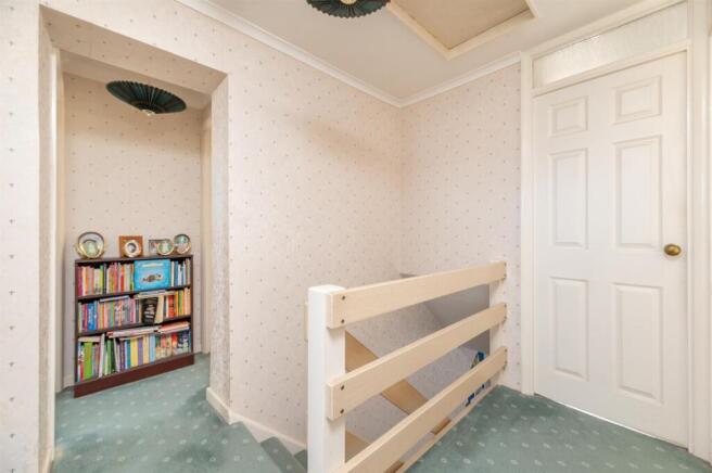 5 bed Semi-Detached for sale Image 10