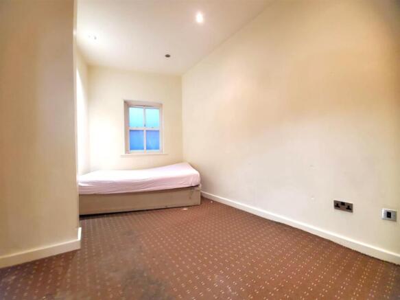 2 bed Apartment for sale Image 12