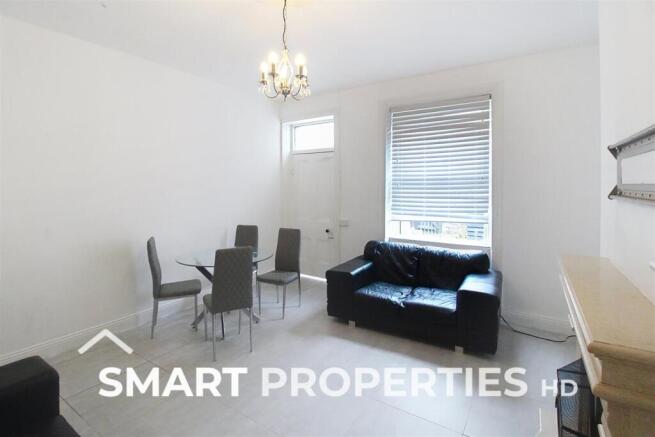 3 bed Terraced to rent Image 4