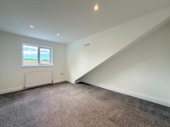 4 bed Semi-Detached for sale Image 11