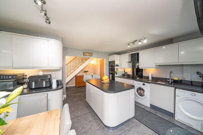 OPEN-PLAN DINING KITCHEN