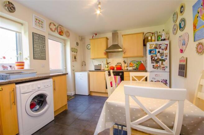 KITCHEN/DINING ROOM