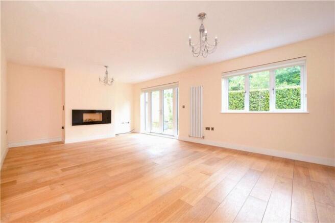 3-bed detached on Park Street Lane, Park Street, St. Albans, Hertfordshire, AL2, £600,000