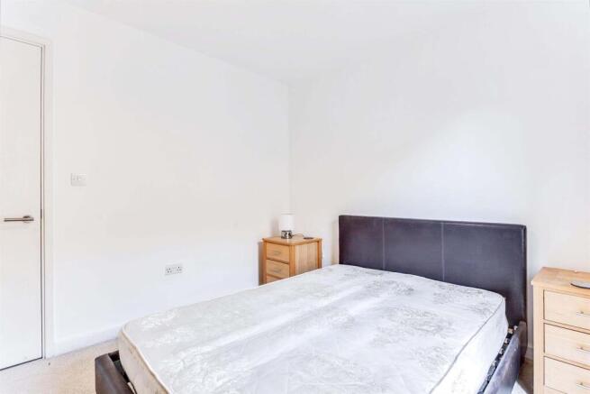 2 bed Penthouse to rent Image 7