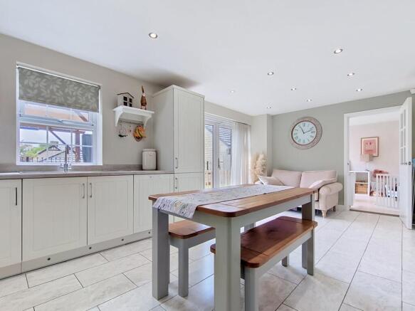 4 bed Detached for sale Image 4
