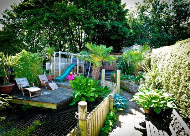 Pond / Decking