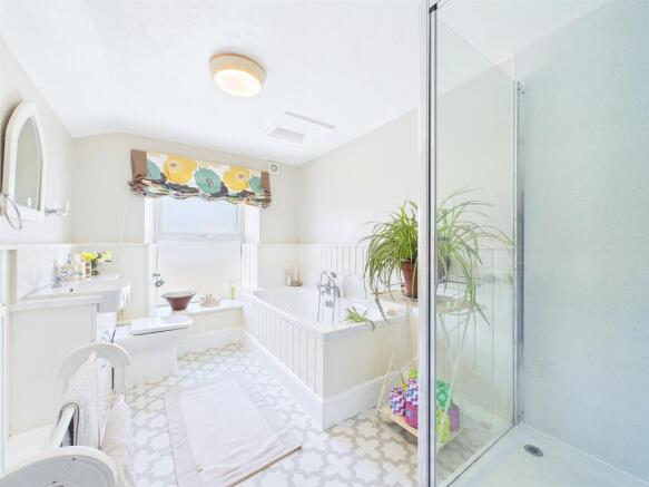 2 bed House for sale Image 5