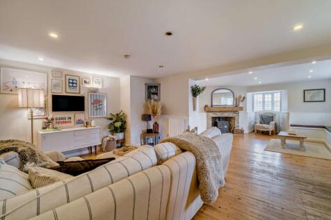 Cricklade Road, South Cerney, Cirencester, Gloucestershire, GL7