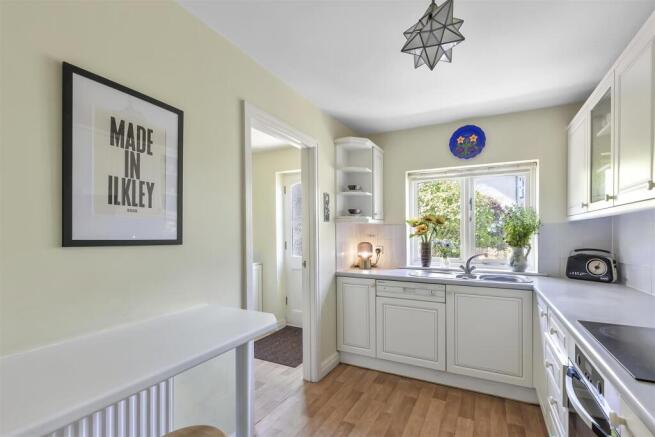 4 bed Detached Bungalow for sale Image 11