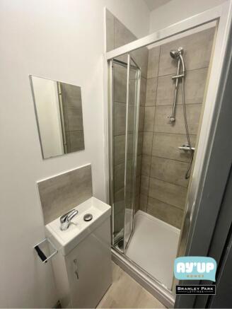 1 bed House Share to rent Image 5