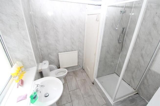 Modern shower room with marble-effect tiling...