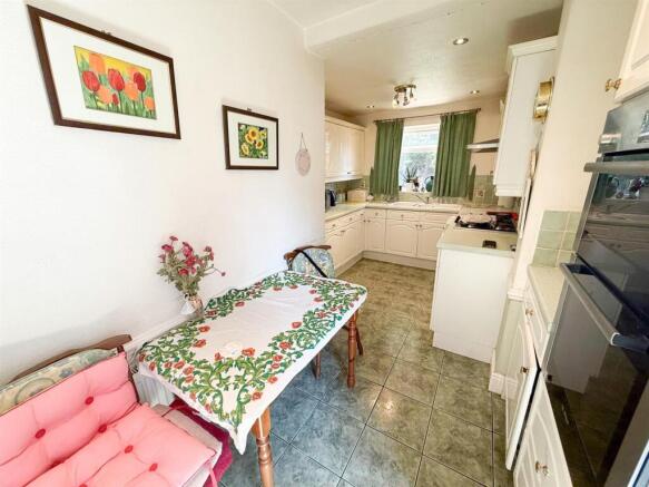 3 bed Semi-Detached for sale Image 8