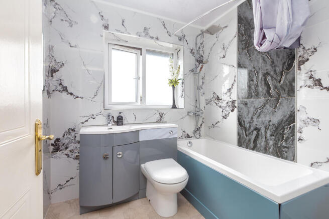 4 bed Detached for sale Image 6